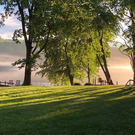 The Elms Waterfront Cottages Lake Luzerne Eksteriør billede